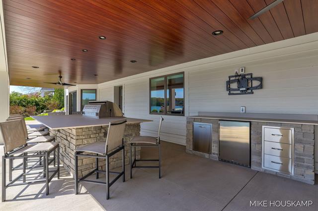 Builiding view thirty for 15945 Orchard Point, Spring Lake, MI. 49456