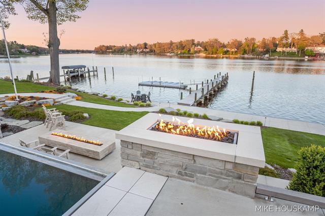 Builiding view twenty six for 15945 Orchard Point, Spring Lake, MI. 49456