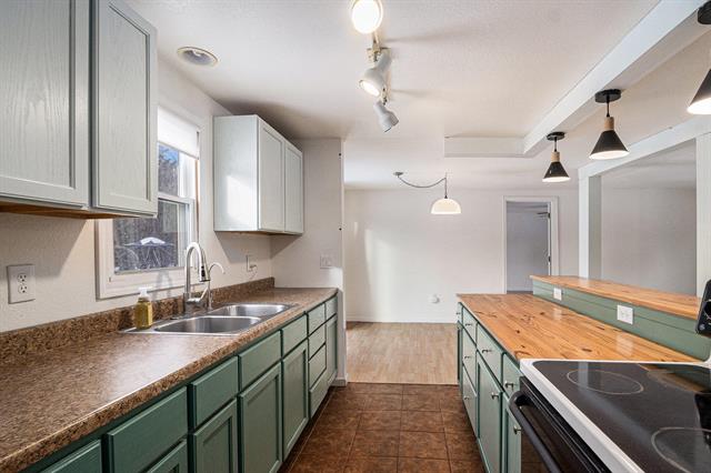 Builiding view ten for 348 39Th, Allegan, MI. 49010