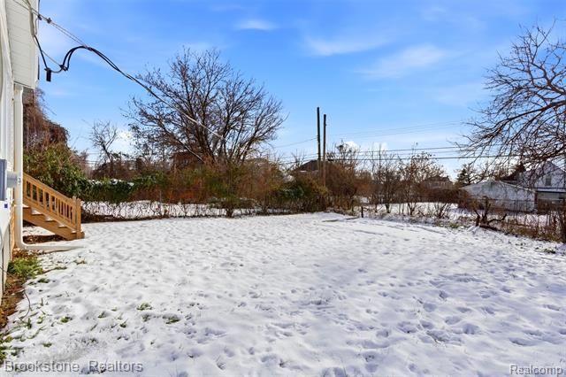 Builiding view nineteen for 330 Westminster, Detroit, MI. 48202