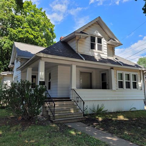 front view for 801 E Main, Owosso, Mi. 48867