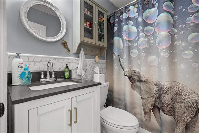 Builiding view eighteen for 201 Mandalay, Kalamazoo, MI. 49009