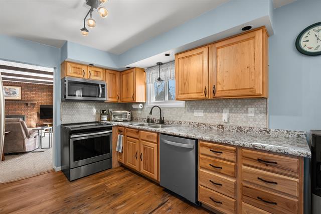 Builiding view seven for 201 Mandalay, Kalamazoo, MI. 49009