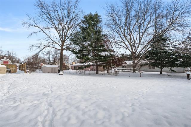 Builiding view thirty for 201 Mandalay, Kalamazoo, MI. 49009