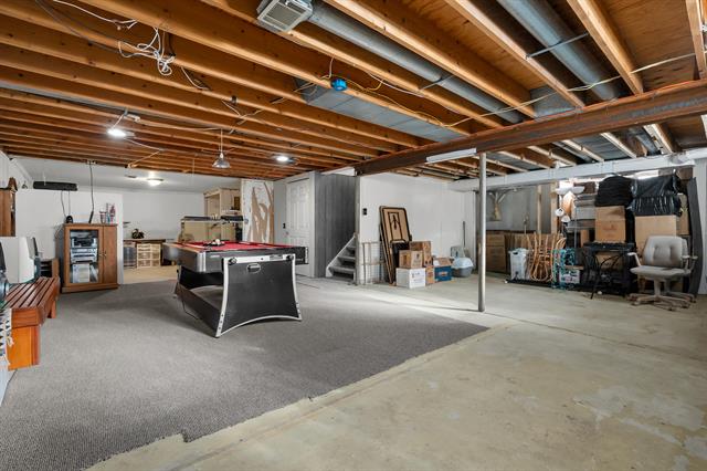 Builiding view twenty one for 201 Mandalay, Kalamazoo, MI. 49009