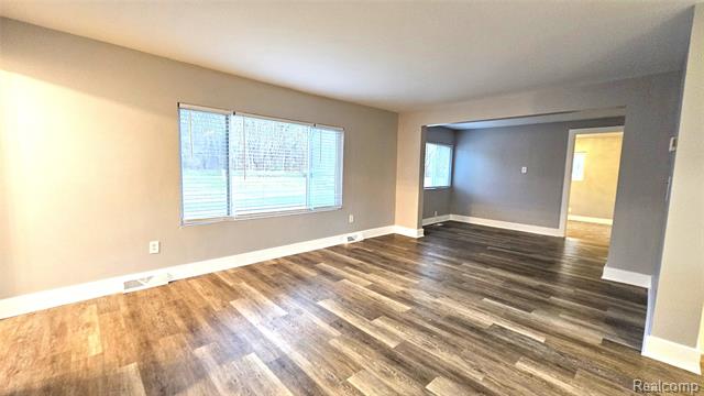 Builiding view ten for 5080 Chilson, Howell, MI. 48843