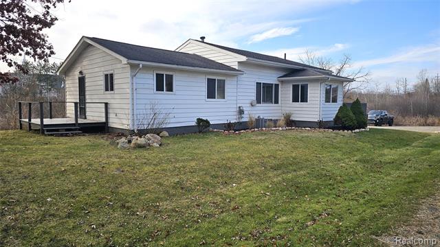 Builiding view twenty seven for 5080 Chilson, Howell, MI. 48843