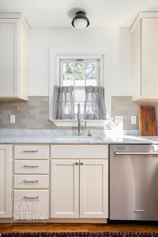 Builiding view nineteen for 2635 Elmwood, Grand Rapids, MI. 49506