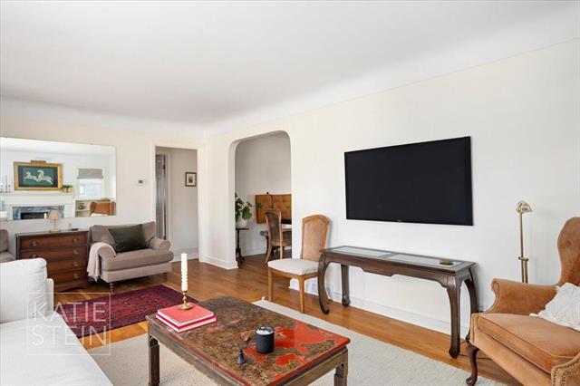 Builiding view six for 2635 Elmwood, Grand Rapids, MI. 49506