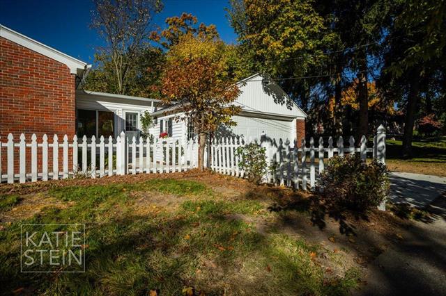 Builiding view sixty one for 2635 Elmwood, Grand Rapids, MI. 49506