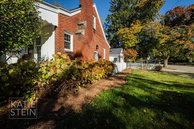 Builiding view sixty two for 2635 Elmwood, Grand Rapids, MI. 49506