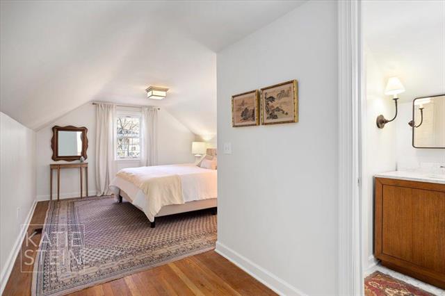 Builiding view thirty four for 2635 Elmwood, Grand Rapids, MI. 49506