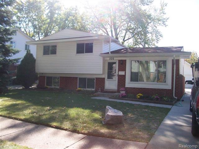 front view picture of 506 Langley Blvd, Clawson, MI. 48017