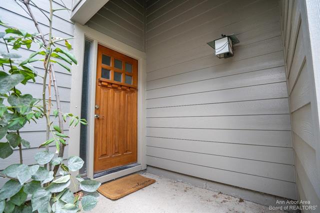 front view for 757 Peninsula Court, Ann Arbor, Mi. 48105