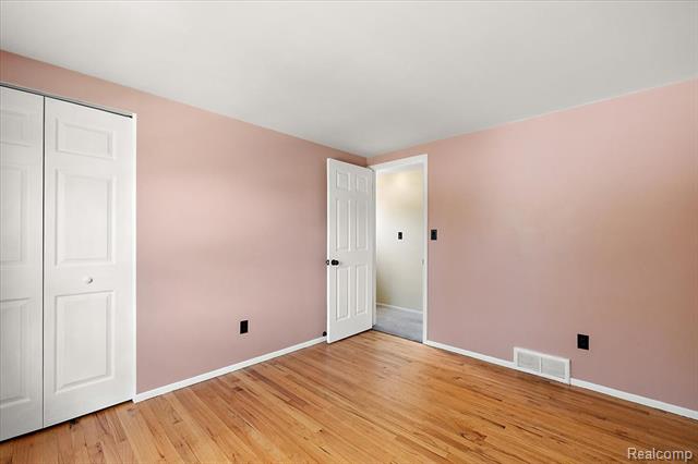 Builiding view fifteen for 754 W Baker, Clawson, MI. 48017