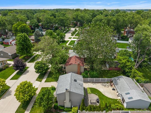 Builiding view forty one for 754 W Baker, Clawson, MI. 48017