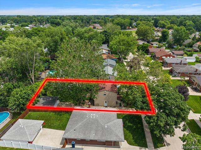 Builiding view forty two for 754 W Baker, Clawson, MI. 48017