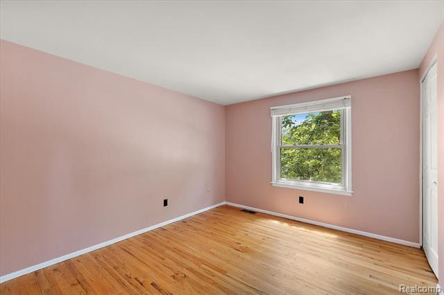 Builiding view fourteen for 754 W Baker, Clawson, MI. 48017