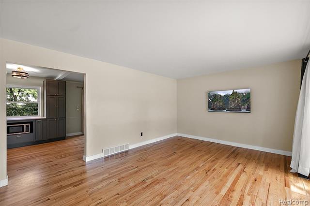 Builiding view one for 754 W Baker, Clawson, MI. 48017