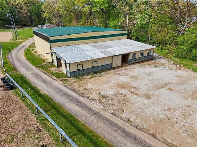 Builiding view thirty for 11475 Gorsline, Battle Creek, MI. 49014