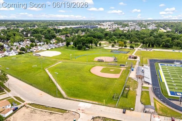 Builiding view thirty seven for 665 Langley, Clawson, MI. 48017