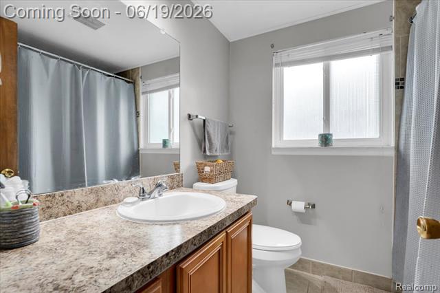 Builiding view twenty one for 665 Langley, Clawson, MI. 48017