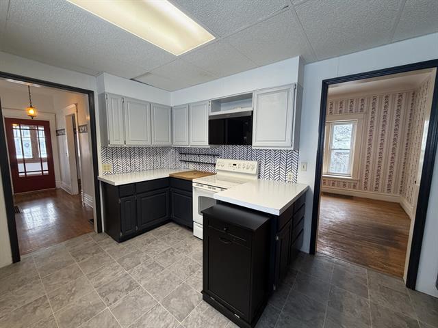 Builiding view sixteen for 211 Western, Allegan, MI. 49010