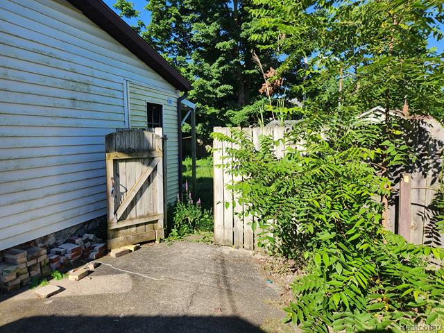 Builiding view thirty seven for 315 Mcomber, Dowagiac, MI. 49047