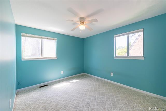 Builiding view eighteen for 569 Hendrickson, Clawson, MI. 48017