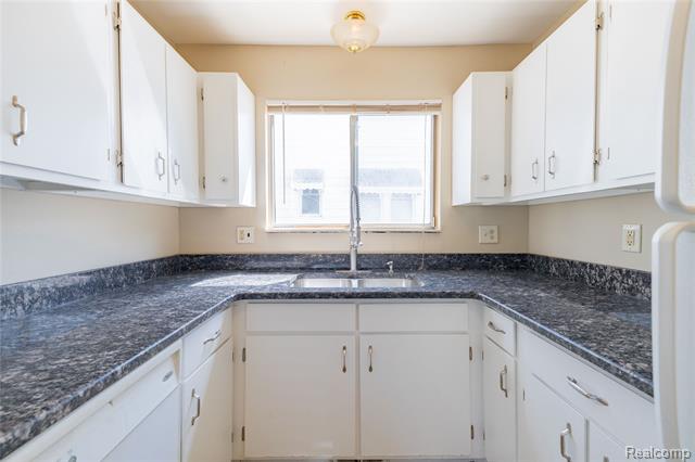 Builiding view eleven for 569 Hendrickson, Clawson, MI. 48017