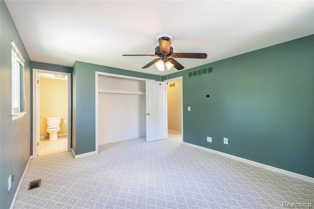 Builiding view fifteen for 569 Hendrickson, Clawson, MI. 48017