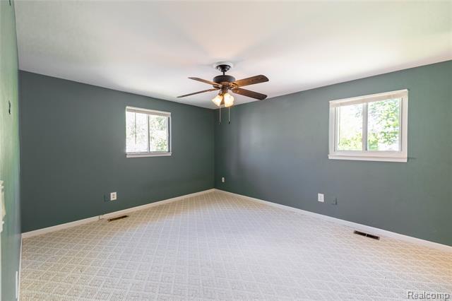 Builiding view fourteen for 569 Hendrickson, Clawson, MI. 48017