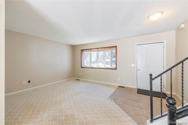 Builiding view seven for 569 Hendrickson, Clawson, MI. 48017