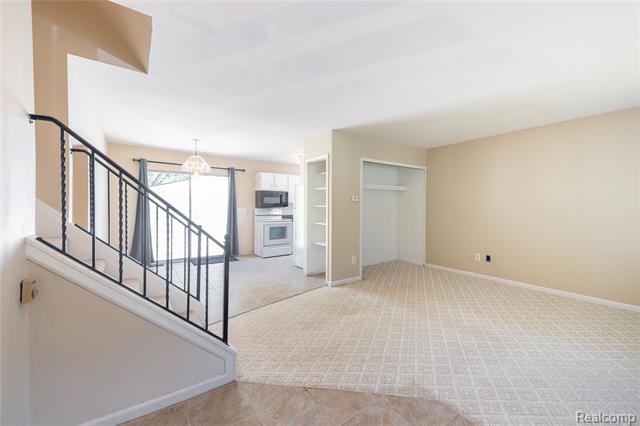 Builiding view six for 569 Hendrickson, Clawson, MI. 48017