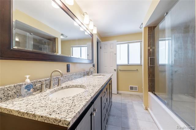 Builiding view sixteen for 569 Hendrickson, Clawson, MI. 48017