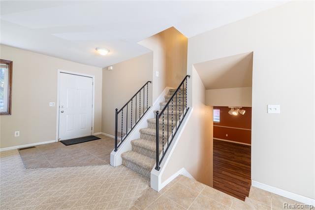 Builiding view thirteen for 569 Hendrickson, Clawson, MI. 48017