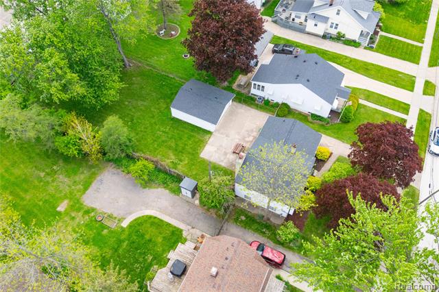 Builiding view twenty eight for 569 Hendrickson, Clawson, MI. 48017