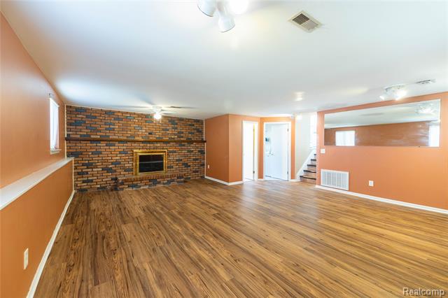Builiding view twenty four for 569 Hendrickson, Clawson, MI. 48017