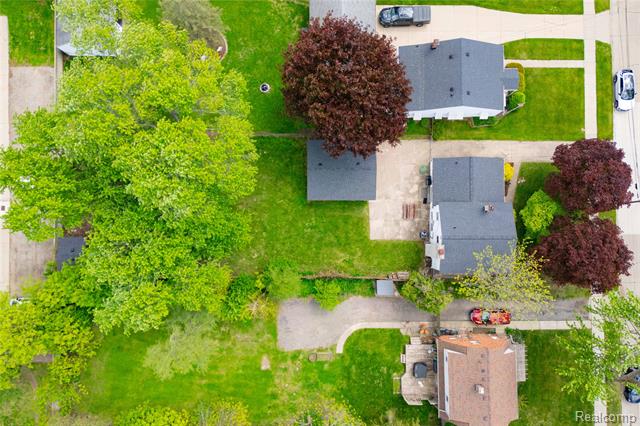 Builiding view twenty nine for 569 Hendrickson, Clawson, MI. 48017