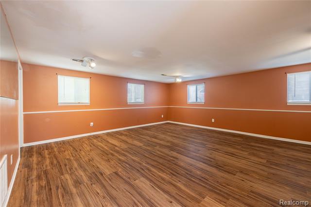 Builiding view twenty one for 569 Hendrickson, Clawson, MI. 48017