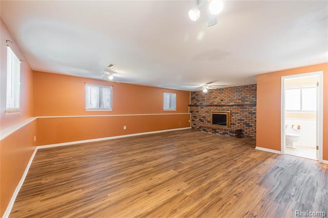 Builiding view twenty two for 569 Hendrickson, Clawson, MI. 48017