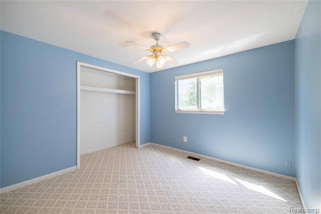 Builiding view twenty for 569 Hendrickson, Clawson, MI. 48017