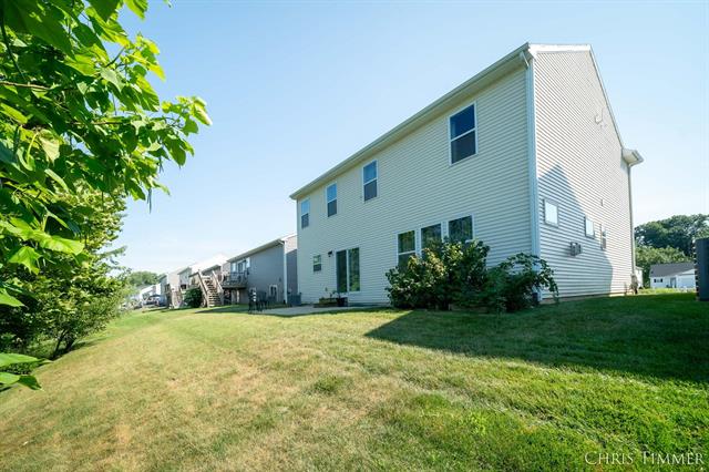 Builiding view thirty seven for 597 Trumpeter Bay, Benton Harbor, MI. 49022