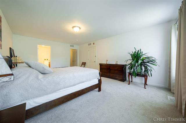 Builiding view thirty two for 597 Trumpeter Bay, Benton Harbor, MI. 49022