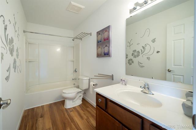 Builiding view twenty six for 597 Trumpeter Bay, Benton Harbor, MI. 49022