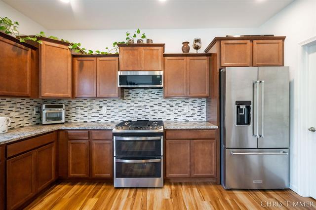 Builiding view twenty for 597 Trumpeter Bay, Benton Harbor, MI. 49022