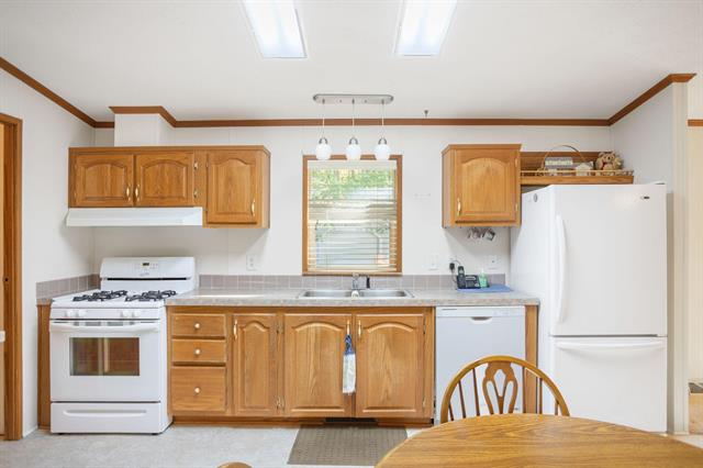 Builiding view thirty four for 608 Kentucky, South Haven, MI. 49090