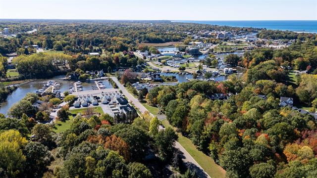 Builiding view twenty two for 608 Kentucky, South Haven, MI. 49090