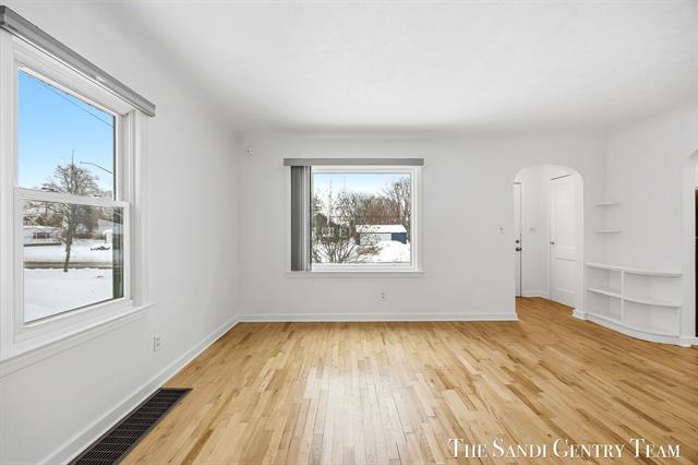 Builiding view five for 803 Griffin St, Grand Haven, MI. 49417