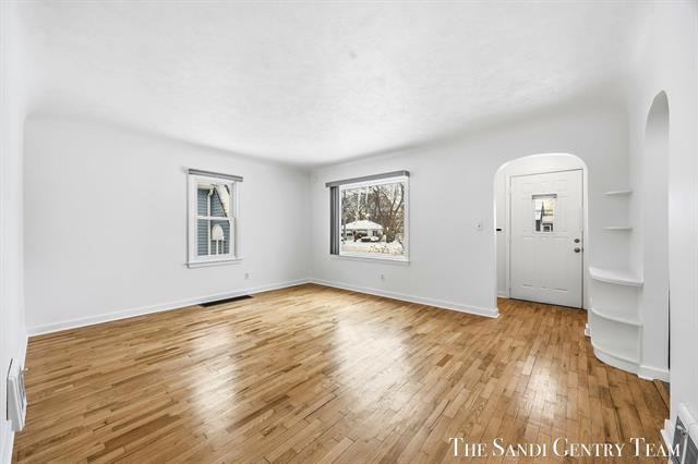 Builiding view four for 803 Griffin St, Grand Haven, MI. 49417